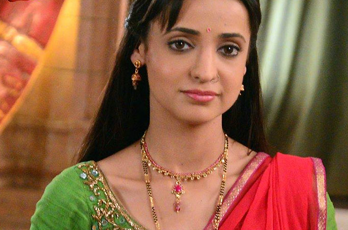 Sanaya Irani as Paro