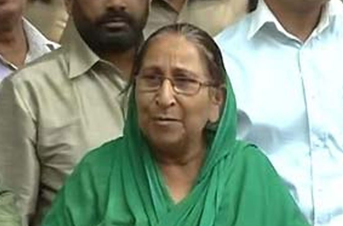 Sarabjit Singh's sister Dalbir Kaur 