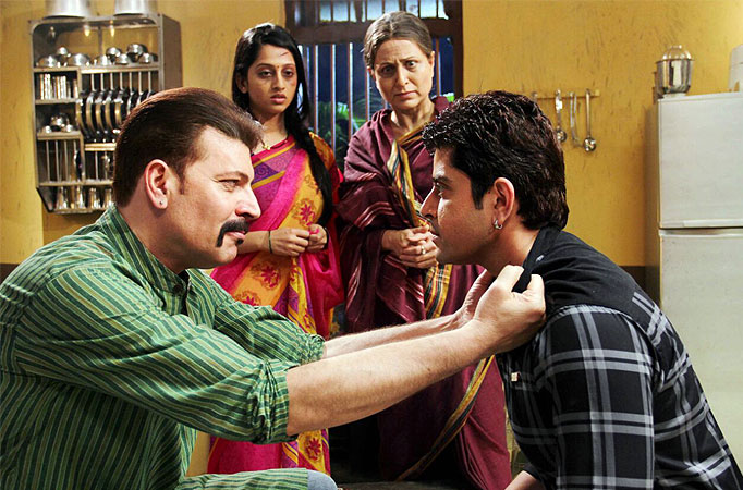 Vije Bhatia SLAPPED by Aditya Pancholi