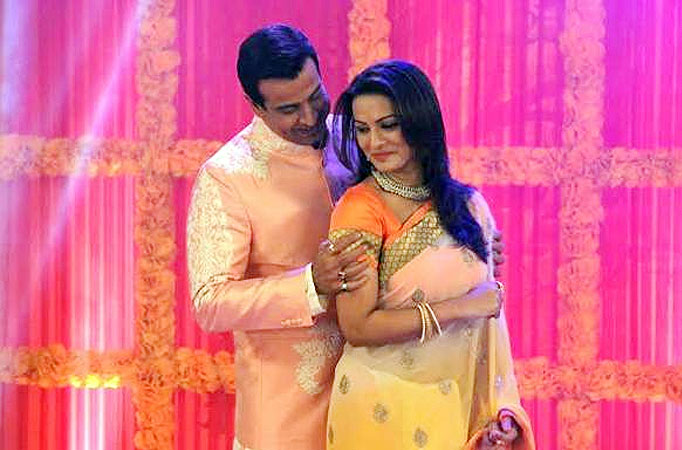 Ronit Roy and Pallavi Kulkarni