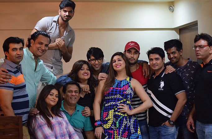 YHM and Bahu Hamari Rajni_Kant team parties together 