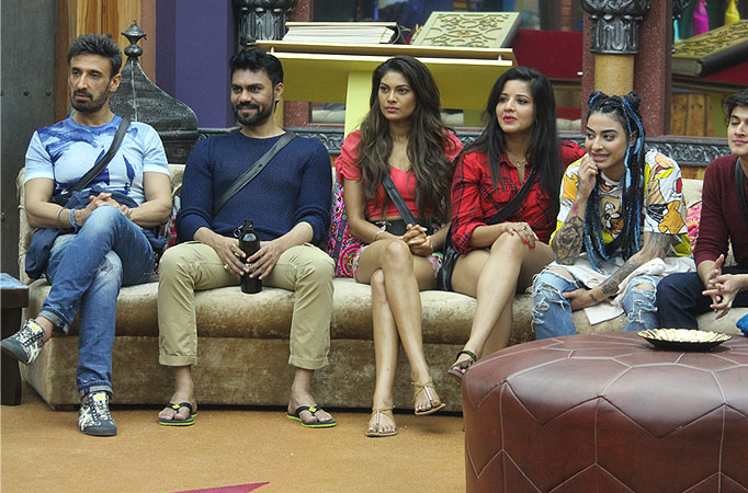 #PaasaPalat: Celebrities become MAALIKS in Bigg Boss 10