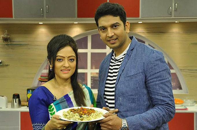 Rajiv Bose turns chef in Aakash Aath