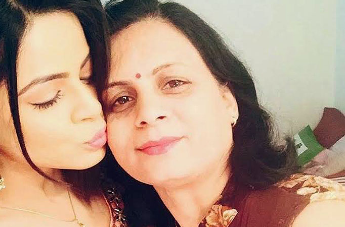 Jigyasa Singh with her mother