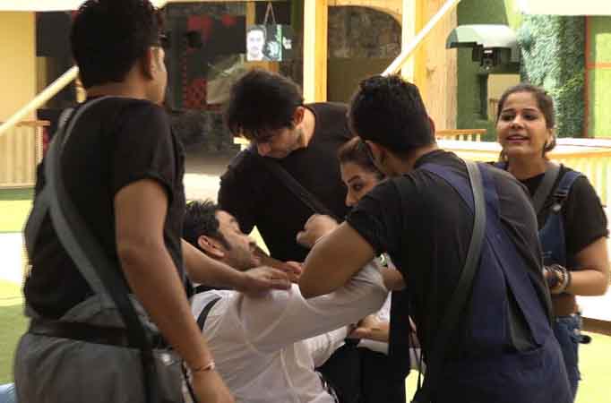 Contestants change sides; Mehjabi lashes out at Shilpa in Bigg Boss 11 