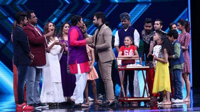 Rithvik Dhanjani's birthday celebration on the set of Super Dancer 2