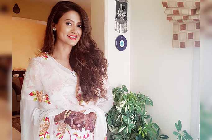 Nigaar Khan makes her comeback on TV 