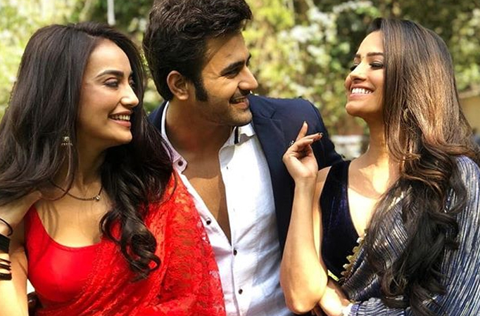 This is how Naagin 3 actors bond off-screen! 