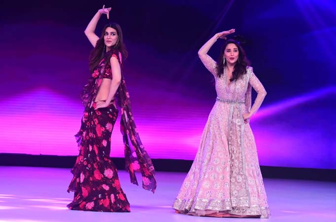 Fan Girl moment for Kriti Sanon on the sets of Dance Deewane