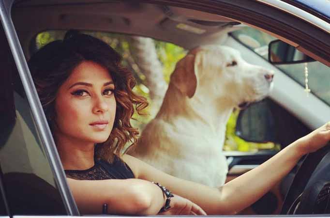 Jennifer Winget enjoys her 'happy hours' with a friend