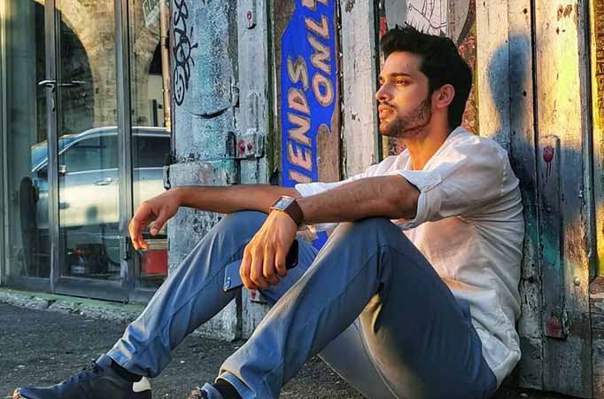 Kasautii Zindagii Kay’s Parth Samthaan’s casual yet cool pose will woo you; check the picture