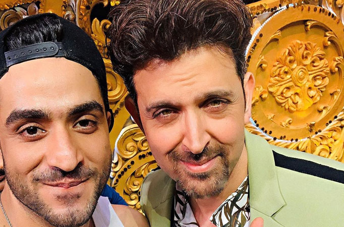 Aly Goni’s fanboy moment with Hrithik Roshan on Nach Baliye 9!