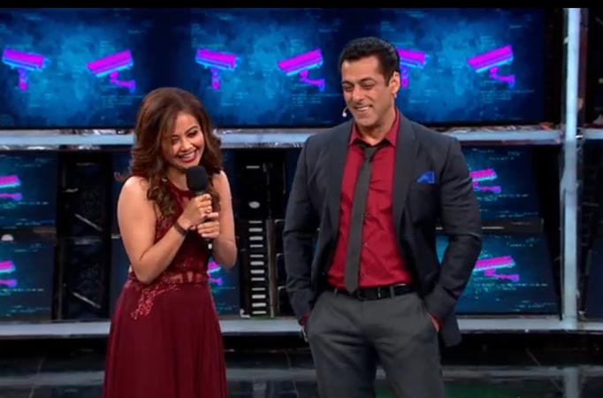 THIS is what Devoleena Bhattacharjee gifts Salman Khan before entering the house 