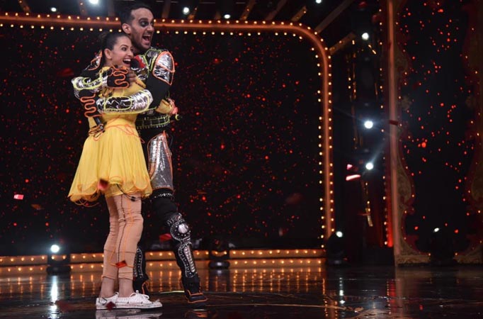 Anita Hassnandani and Rohit Reddy to stun the stage with their upcoming #backtothefutre act on Nach Baliye9! 