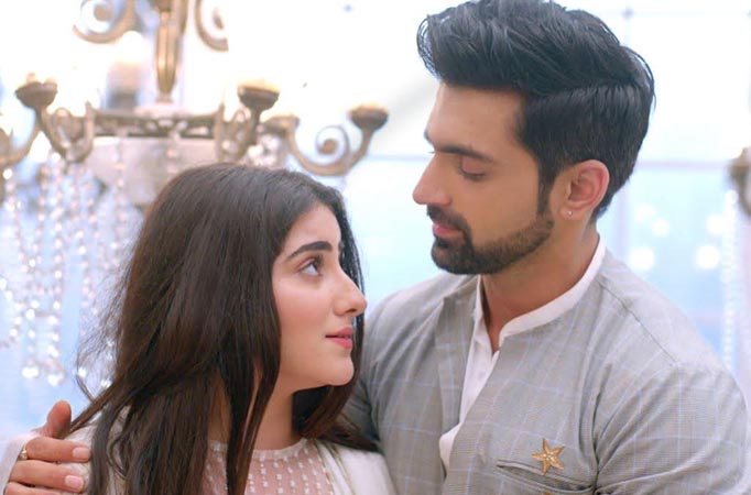 Bahu Begum stars Arjit Taneja and Diana Khan's romantic pose in water is pure delight 