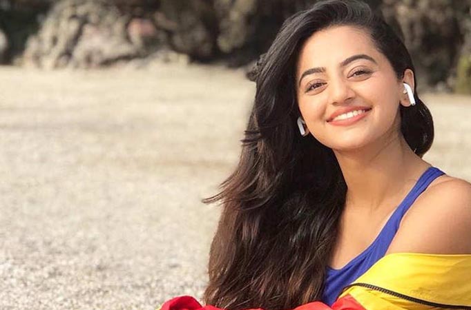 Helly Shah’s sun-kissed selfies are too cute to be missed 