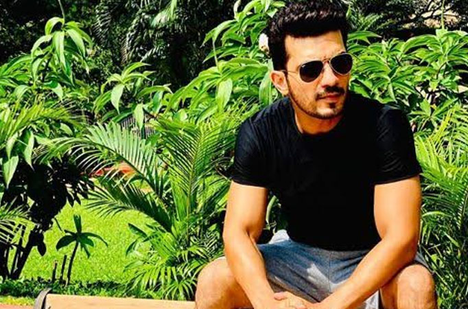 Arjun Bijlani's dance moves on Dhating Naach will make you hit the dance floor