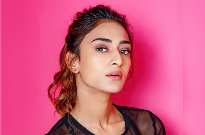 Erica Fernandes’ ‘Alice in Wonderland’ moment; check the STUNNING photo  