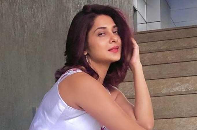 Fans show how their favourite Jennifer Winget is so dedicated to her work