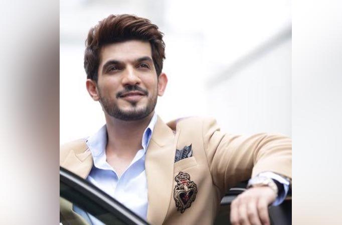 Arjun Bijlani's look from Chabbees Gyarah looks promising