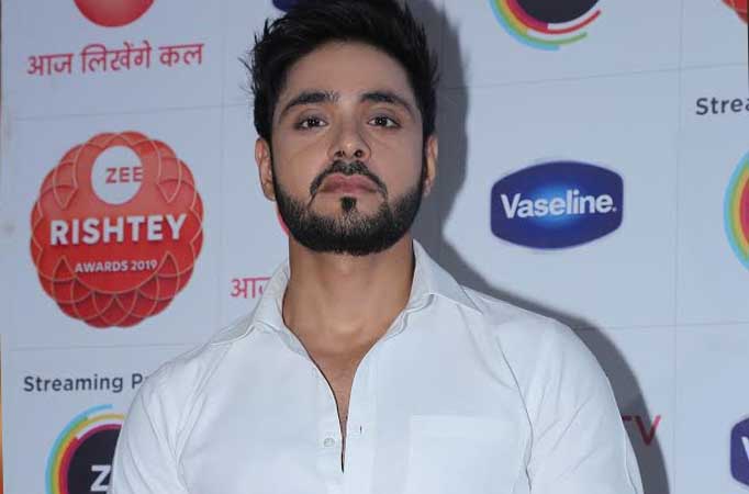 Why did Adnan Khan have to break his room's door?