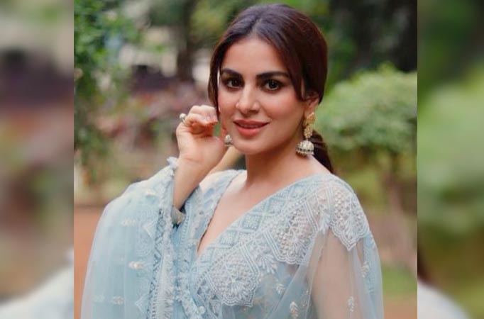 Shraddha Arya clarifies that she is not ENGAGED