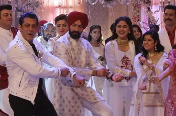 Dabangg 3’s Salman Khan breaks into an impromptu gig with Choti Sarrdaarni cast 