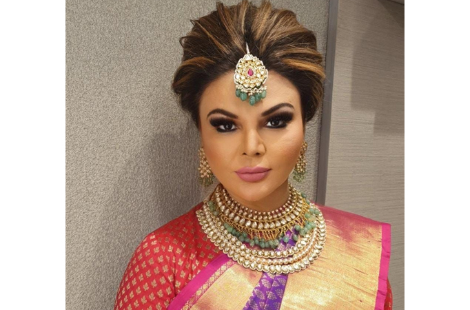 B-Town controversy queen Rakhi Sawant lifts the sehra of her mystery husband this evening on COLORS’ ‘BIGG BOSS’!