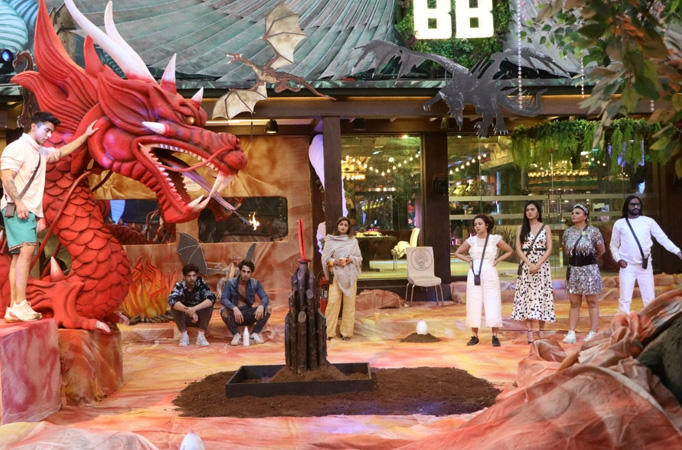 Watch the housemates battle the ‘Dragon’ tonight on COLORS’ ‘BIGG BOSS’!