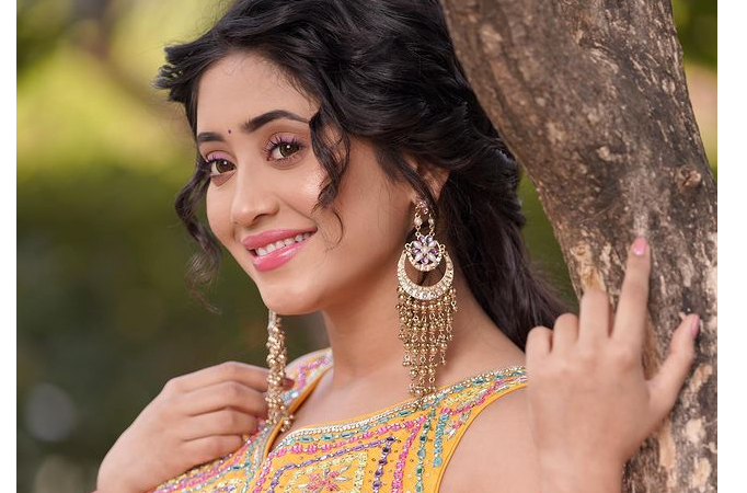 Shivangi Joshi thrilled as 'Balika Vadhu' completes 100 episodes