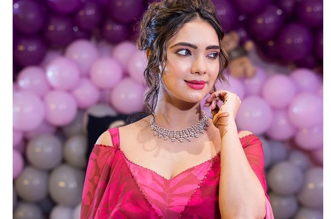 Here's why all the actresses should derive inspiration from Pooja Banerjee who is on a spree to break the barriers!