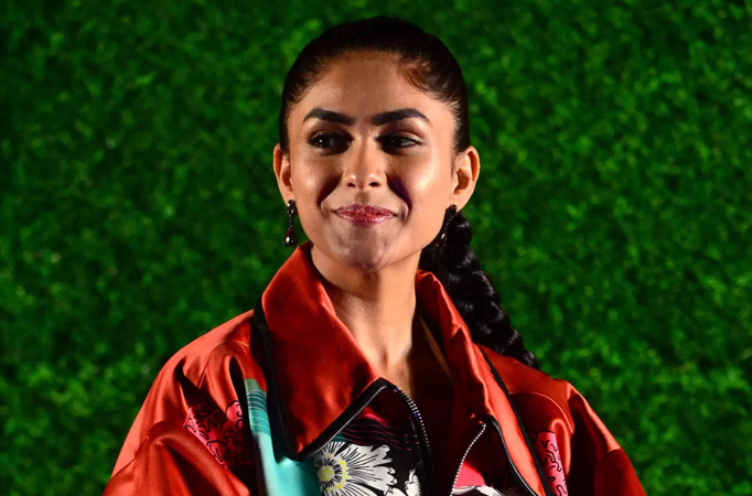 Mrunal Thakur tests Covid positive, has mild symptoms