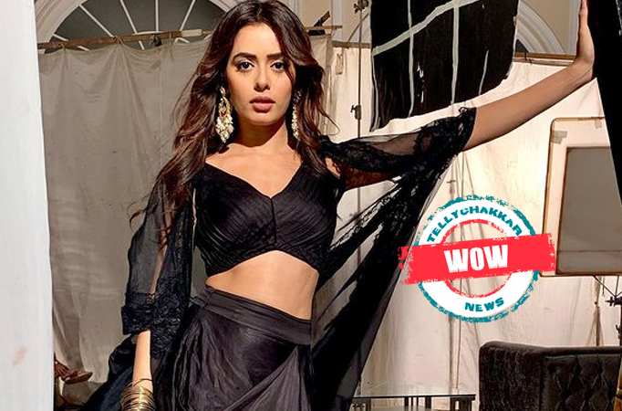 Wow! Sana Sayyad’s DEEP PLUNGING NECKLINE is oozing oomph