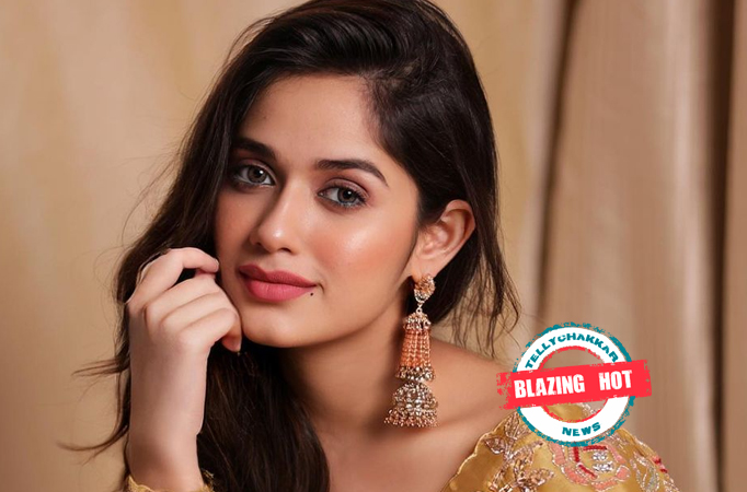 Blazing Hot! Jannat Zubair Rahmani Saree or Kurti outfits: Which is your favourite? 