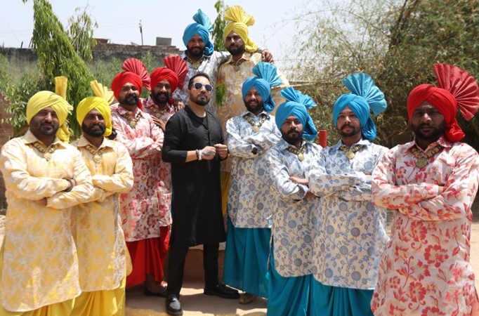 Mika Singh gives up his comfort zone and shoots for 48hours straight under the summer sun  for his upcoming show 'Swayamvar - Mi