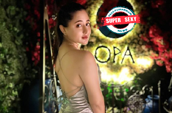 Super Sexy! Rashami Desai oozing oomph in her latest photoshoot 