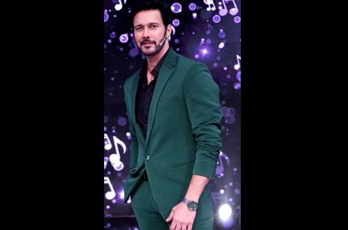 Rajniesh Duggall tried his best for the hook steps of 'Munni Badnaam Hui'