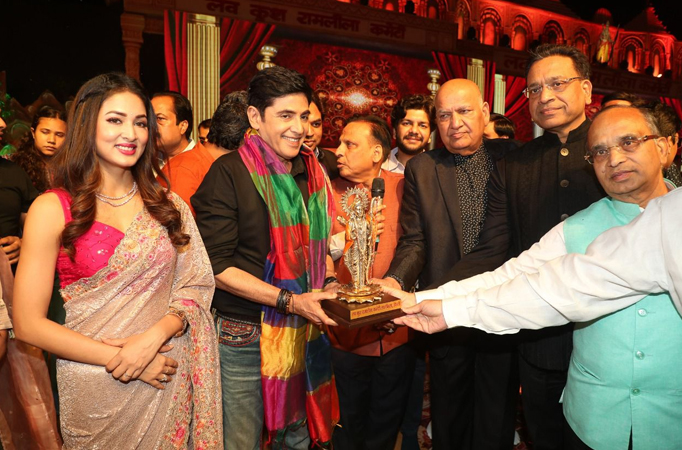 Bhabiji Ghar Par Hai’s lead actors, Aasif Sheikh & Vidisha Srivastava, attend Delhi’s famous ‘Luv-Kush Ramlila’ at Lal Quila