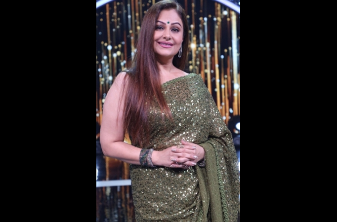 Ayesha Jhulka reminisces about shooting 'Khiladi' hit song 'Wada Raha Sanam'