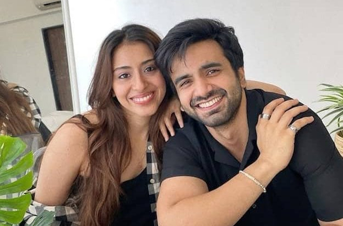 Aww! Check out these cutest clicks of Ayush Mehra with girlfriend Aashna Vijay