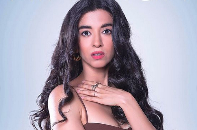 Wow! Check out these glamorous posts of Saba Azad