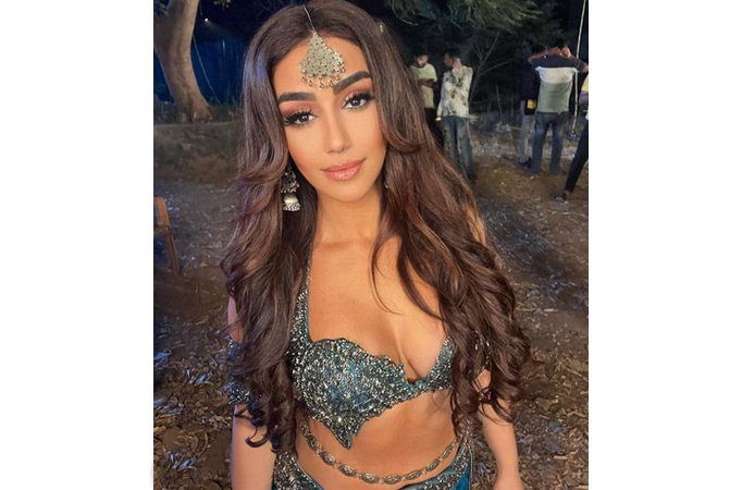 Check out the Naagin Galore on the sets of Naagin 6, Mahekk Chahal shares a Glimpse