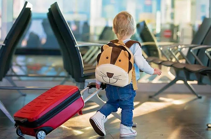 Food items to keep in handy while travelling with kids