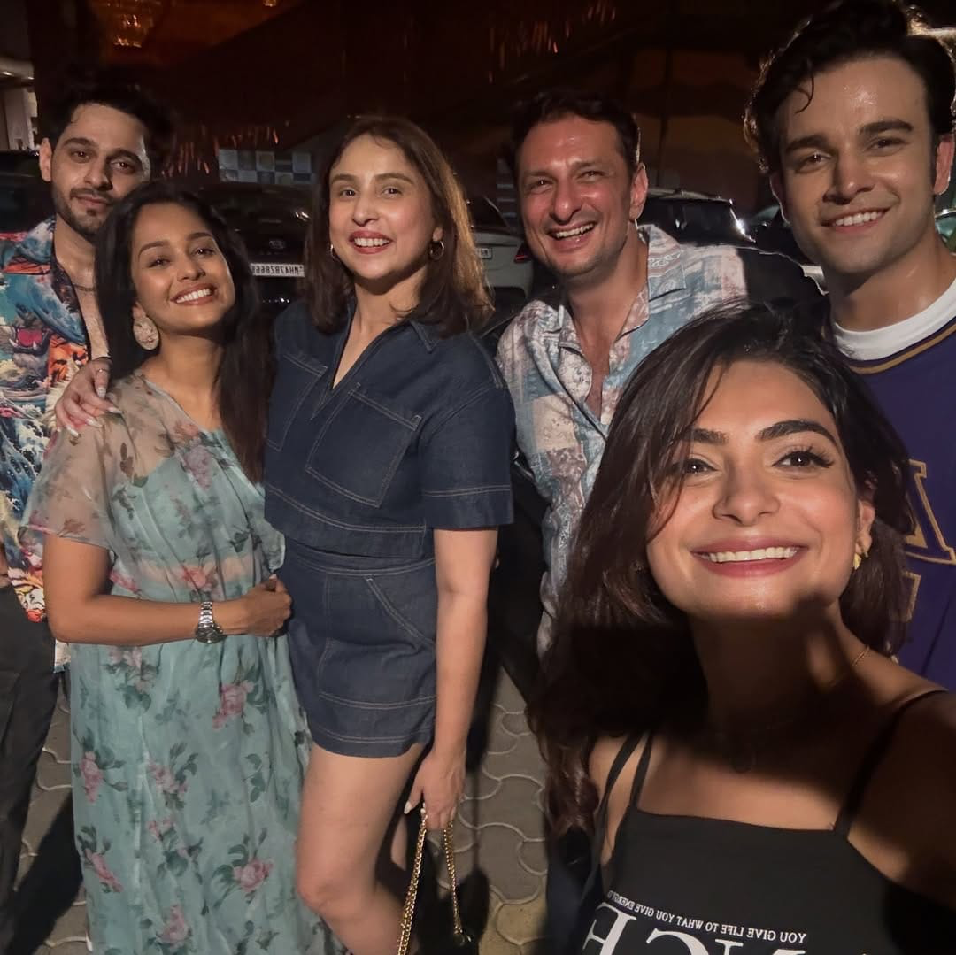 Kumkum Bhagya cast reunion pic 5