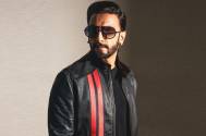 “Joker spotted wearing bed sheet” netizens trolls Ranveer Singh on his latest public appearance 