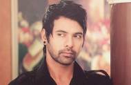 Shabir Ahluwalia started acting at the age of 25.