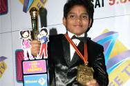 Hemant Brijwasi,Hemant Brijwasi wins l'il champs,hemant brijwasi with the trophy