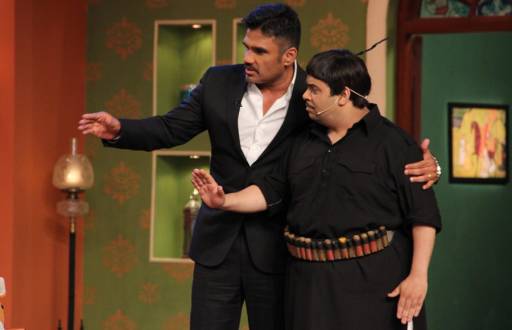 Sunil Shetty and Vinod Khanna with Kiku as Lachha and Kapil Sharma on the sets of Comedy Nights With Kapil