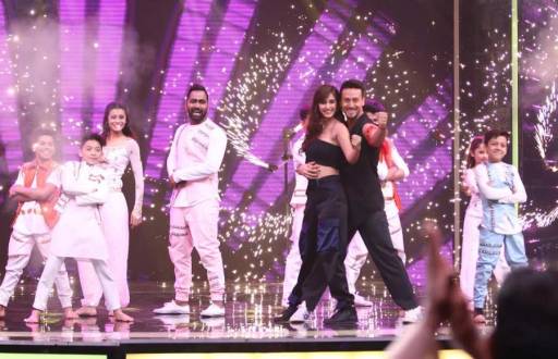 Tiger and Disha attend Super Dancer Chapter 2 with Manish Paul 