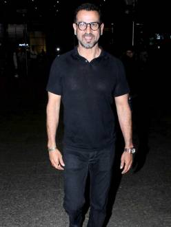 TV actors and their airport looks